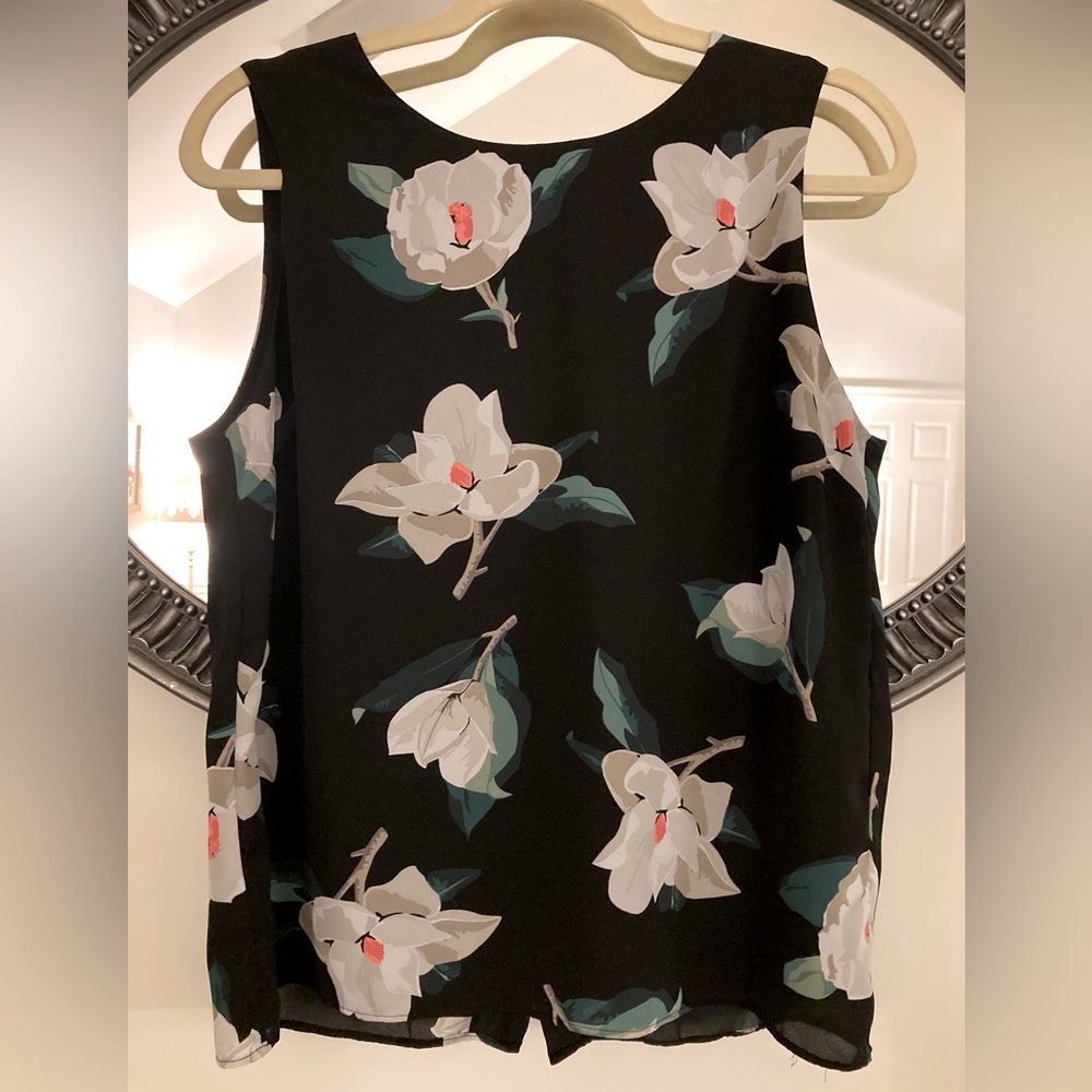 Banana Republic Floral Print Sleeveless Blouse with Button Back Size Medium